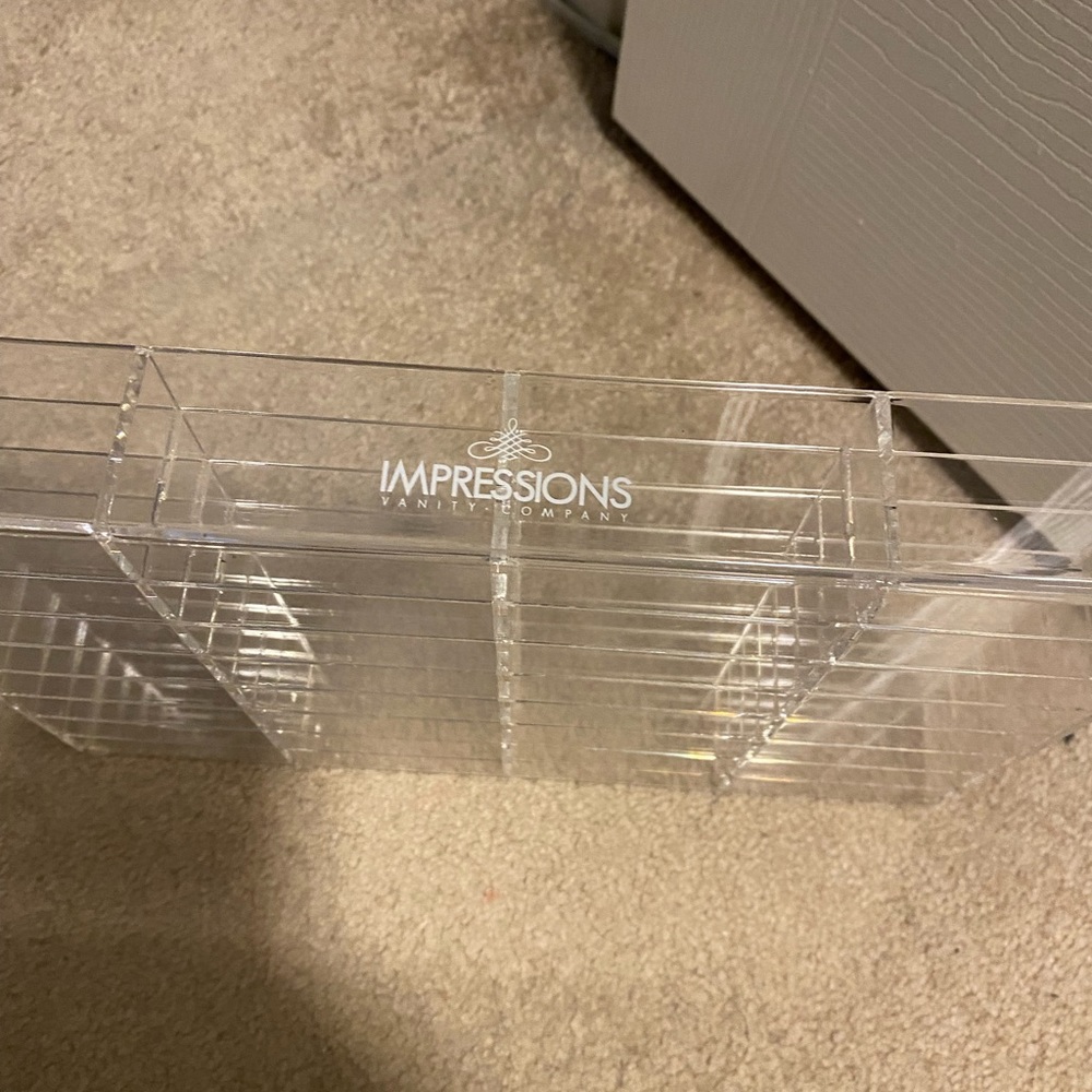 Impression vanity makeup holder